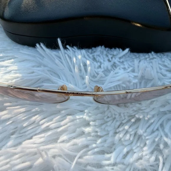 Ray-Ban Gold Aviator Sunglasses - Picture 4 of 9
